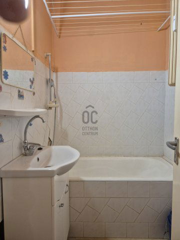 Eladó panellakás, Pécsett, Krisztina téren 29.99 M Ft, 2 szobás