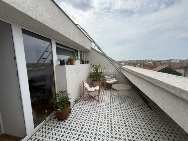 Eladó téglalakás, Pécsett 84.9 M Ft, 5 szobás