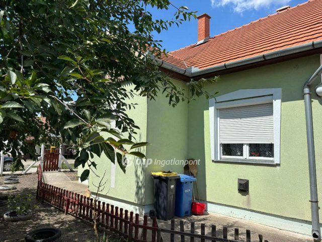 Eladó családi ház, Sárrétudvarin 26 M Ft, 2 szobás