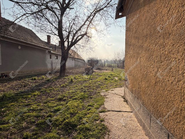 Eladó családi ház, Zalaváron 13 M Ft, 2 szobás