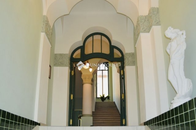 Eladó családi ház, Szegeden 750 M Ft, 9 szobás