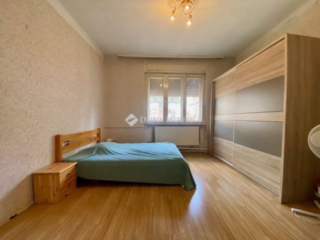 Eladó családi ház, Budapesten, XV. kerületben 89.99 M Ft