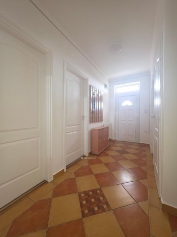 Kiadó téglalakás, albérlet, Pápán 160 E Ft / hó, 3 szobás