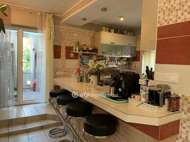 Eladó családi ház, Érden 99 M Ft, 6 szobás