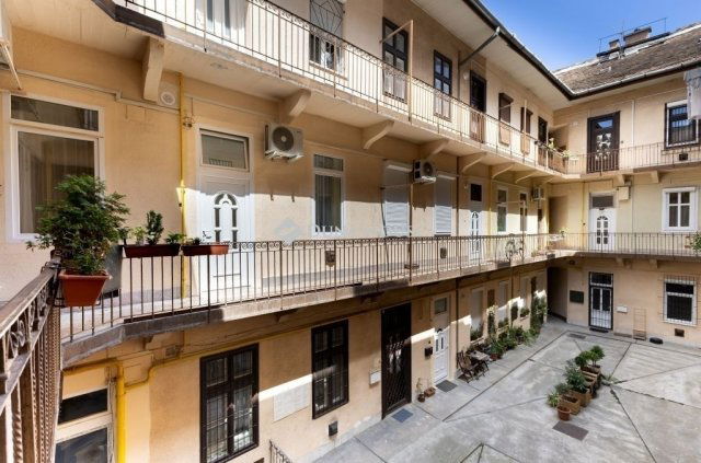 Eladó téglalakás, Budapesten, VII. kerületben 76.9 M Ft