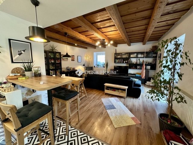 Eladó családi ház, Veszprémben 183 M Ft, 6 szobás