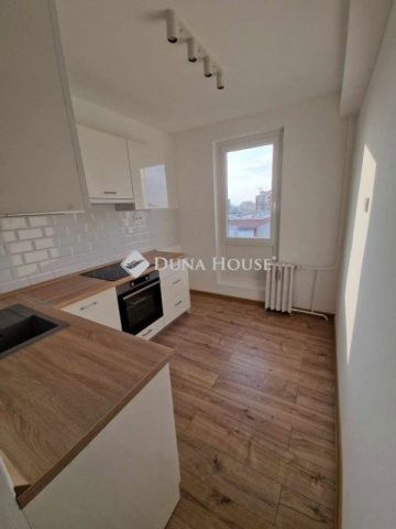 Eladó panellakás, Pécsett 59.5 M Ft, 2 szobás