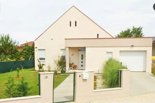 Eladó családi ház, Gyenesdiáson 125 M Ft, 4 szobás