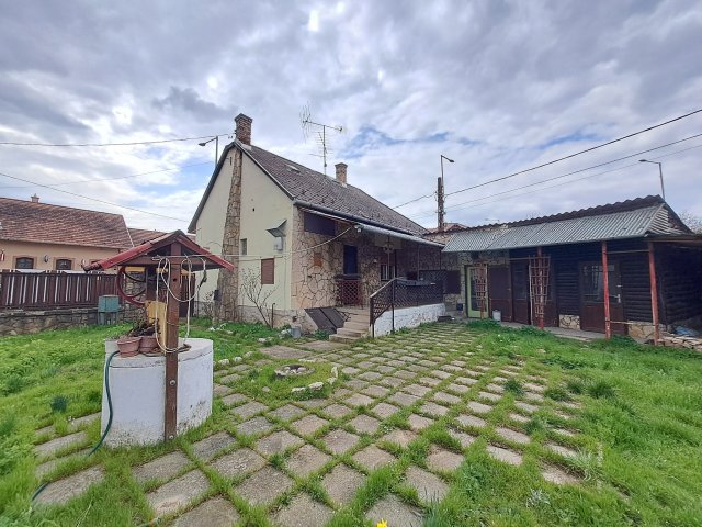 Eladó családi ház, Budakalászon 80 M Ft, 3 szobás