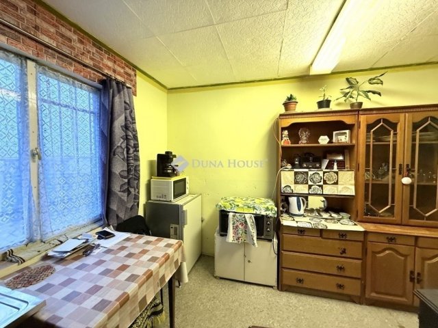 Eladó családi ház, Albertirsán 18 M Ft, 1 szobás