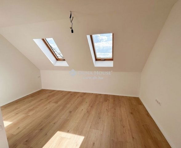 Eladó családi ház, Hosszúhetényen 77.9 M Ft, 4 szobás