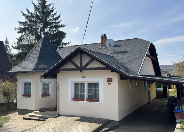 Eladó családi ház, Esztergomban 109.9 M Ft, 4 szobás