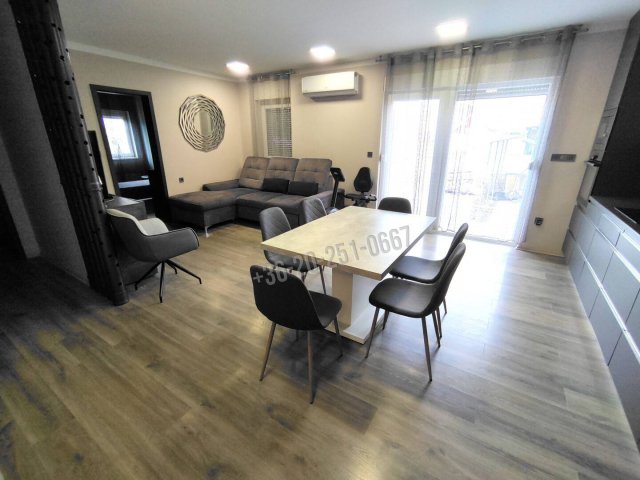 Eladó téglalakás, Mohácson 79 M Ft, 5 szobás