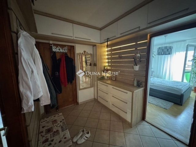 Eladó panellakás, Budapesten, XVI. kerületben 98.9 M Ft, 4 szobás