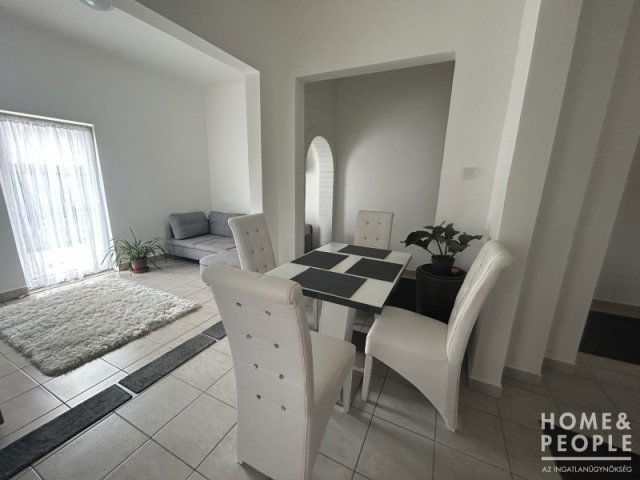 Eladó családi ház, Bakson 28 M Ft, 3 szobás