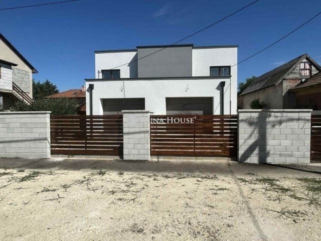 Eladó ikerház, Budapesten, XVIII. kerületben 173 M Ft, 5 szobás