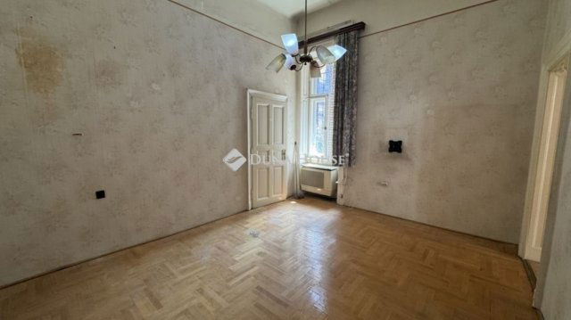 Eladó téglalakás, Budapesten, VI. kerületben 75.9 M Ft, 2 szobás