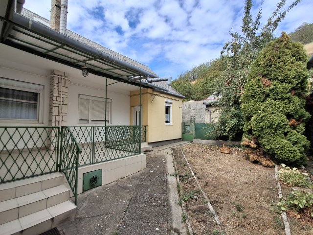 Eladó családi ház, Csolnokon 54.9 M Ft, 4 szobás