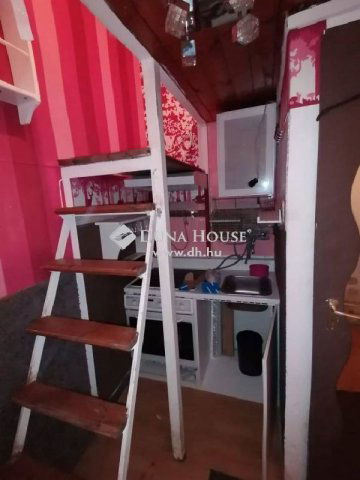 Eladó téglalakás, Budapesten, V. kerületben 31.9 M Ft, 1 szobás