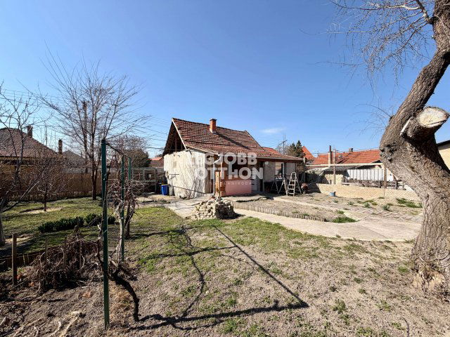 Eladó családi ház, Cegléden 41.5 M Ft, 2 szobás