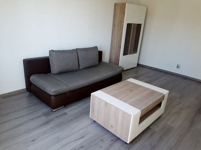 Kiadó panellakás, albérlet, Pécsett, József Attila utcában