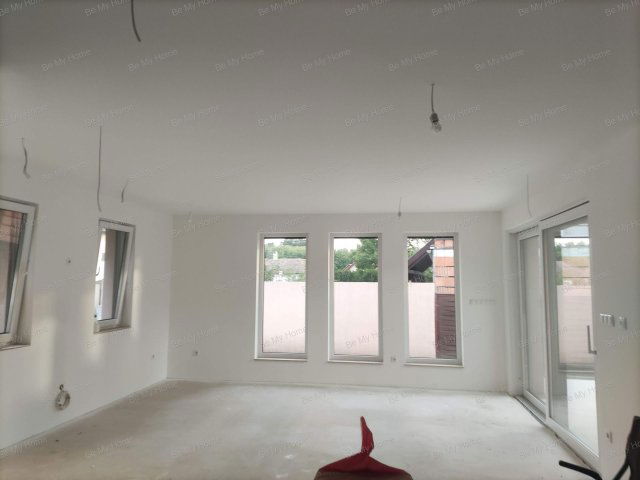 Eladó családi ház, Vácrátóton 127.9 M Ft, 5 szobás