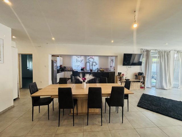 Eladó családi ház, Cegléden 99.9 M Ft, 4 szobás