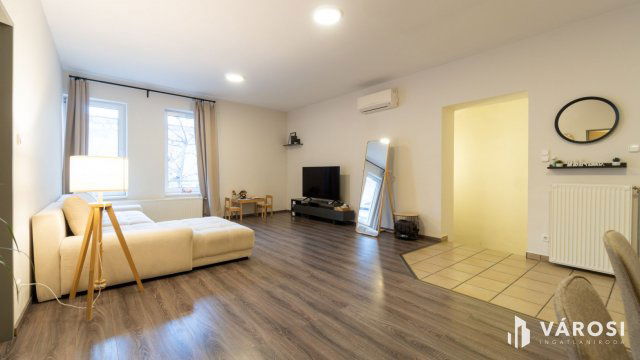 Eladó téglalakás, Siófokon 89.9 M Ft, 2 szobás