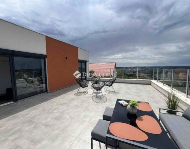 Eladó családi ház, Pécsett 229 M Ft, 4 szobás