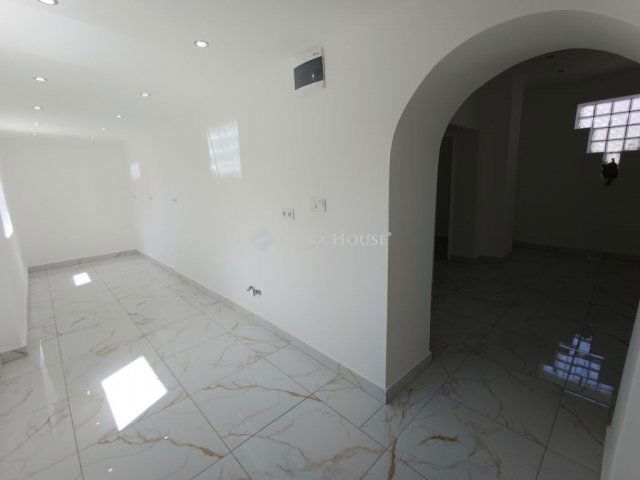 Eladó családi ház, Újszászon 24.9 M Ft, 4 szobás