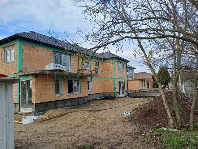 Eladó téglalakás, Siófokon 88.9 M Ft, 3 szobás