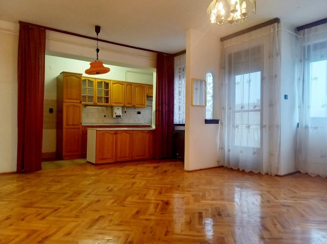 Eladó téglalakás, Baján 51.9 M Ft, 4 szobás