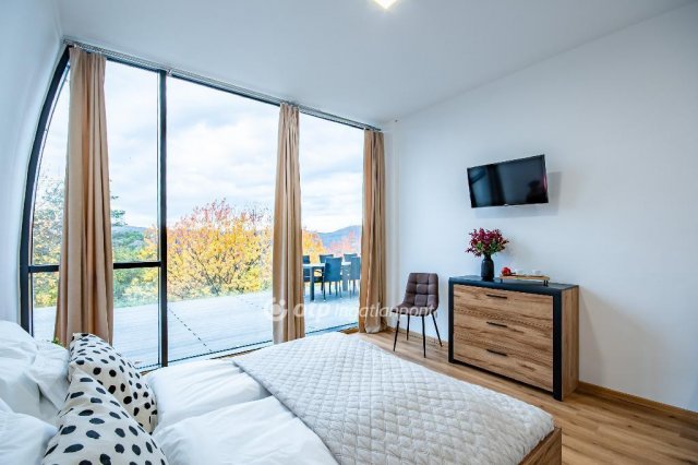 Eladó családi ház, Vágáshután 299 M Ft, 3 szobás