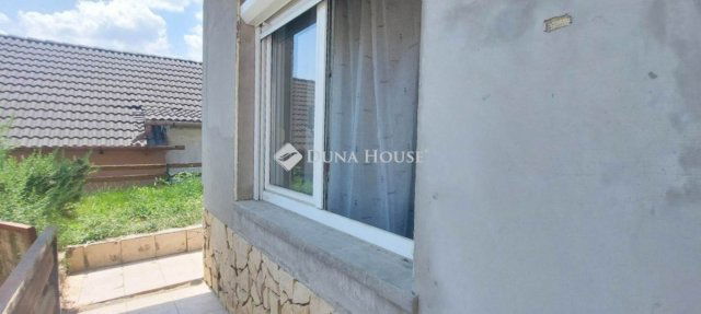 Eladó családi ház, Pécsett 31.9 M Ft, 4+1 szobás