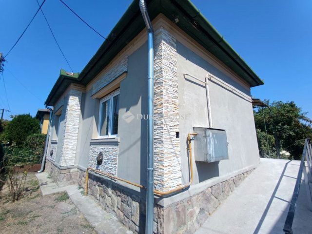 Eladó családi ház, Újszászon 29.9 M Ft, 4 szobás