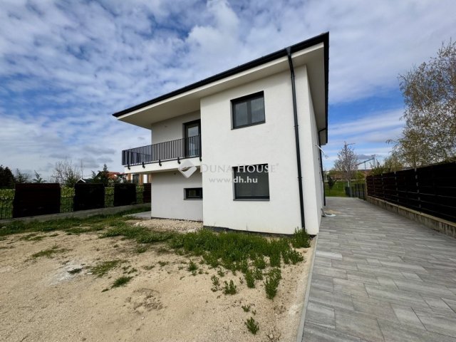 Eladó családi ház, Balatonfüreden 269 M Ft, 6 szobás