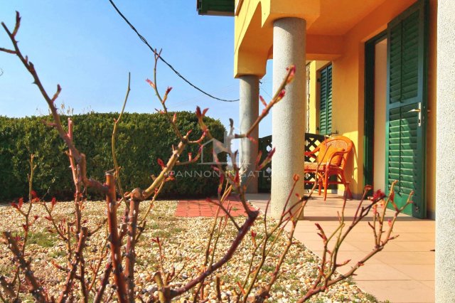 Eladó családi ház, Mencshelyen 86.5 M Ft, 4 szobás