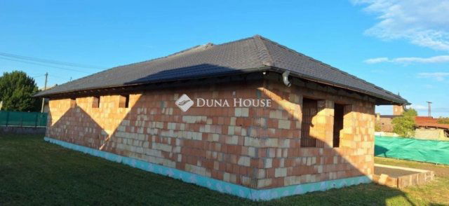 Eladó családi ház, Nyáregyházán 47 M Ft, 4 szobás