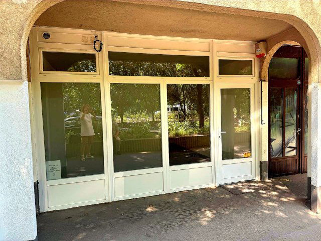 Kiadó üzlethelyiség, Vácon 150 E Ft / hó, 1 szobás