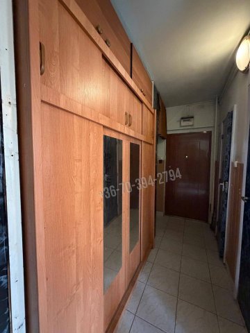 Eladó panellakás, Oroszlányban 32 M Ft, 2 szobás