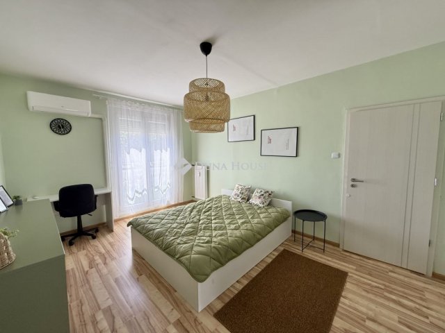 Kiadó panellakás, albérlet, Pécsett, Ajtósi Dürer utcában