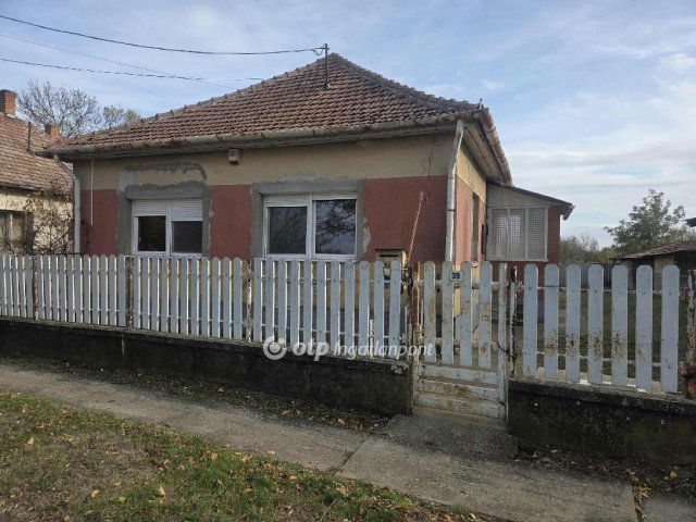 Eladó családi ház, Jászkisérén 13.79 M Ft, 2+1 szobás