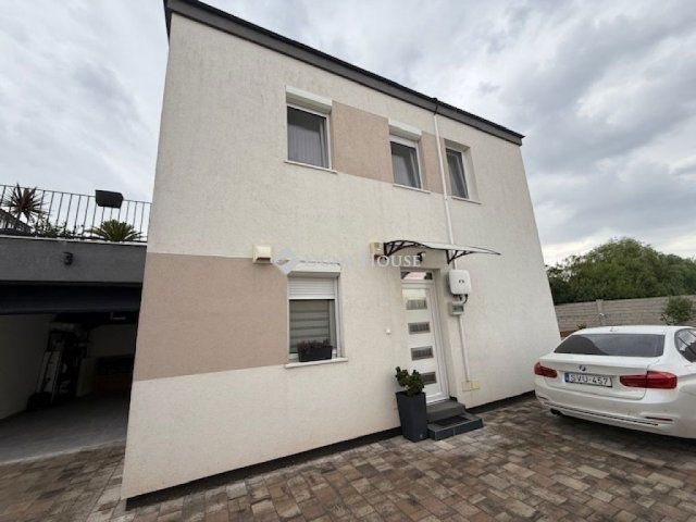 Eladó családi ház, Vecsésen 147 M Ft, 4 szobás