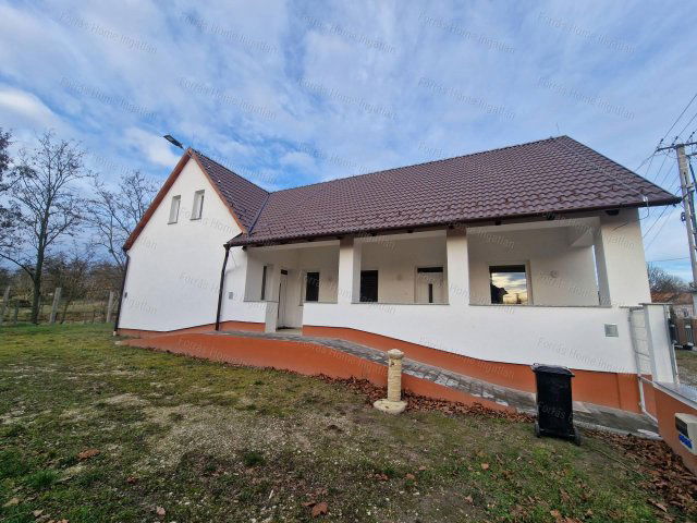 Kiadó téglalakás, albérlet, Szomódon 200 E Ft / hó, 2 szobás