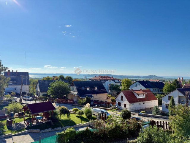 Eladó családi ház, Balatonfüreden 164 M Ft, 8 szobás