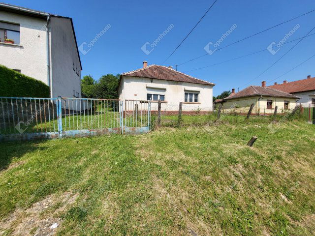 Eladó családi ház, Bakon 16.5 M Ft, 3 szobás