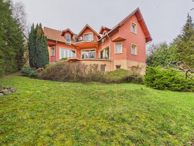 Eladó családi ház, Tahitótfalun 139.9 M Ft, 6 szobás