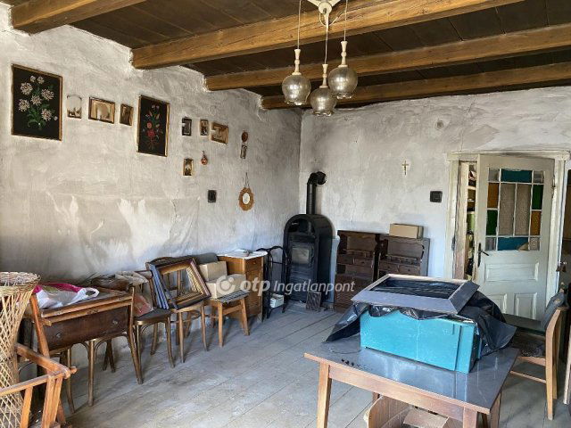 Eladó családi ház, Bakonyszücsön 14 M Ft, 2 szobás