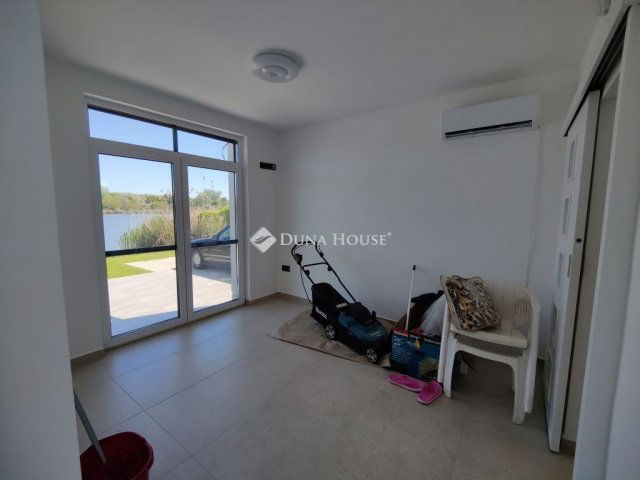Eladó családi ház, Szigetbecsén 199.9 M Ft, 4 szobás