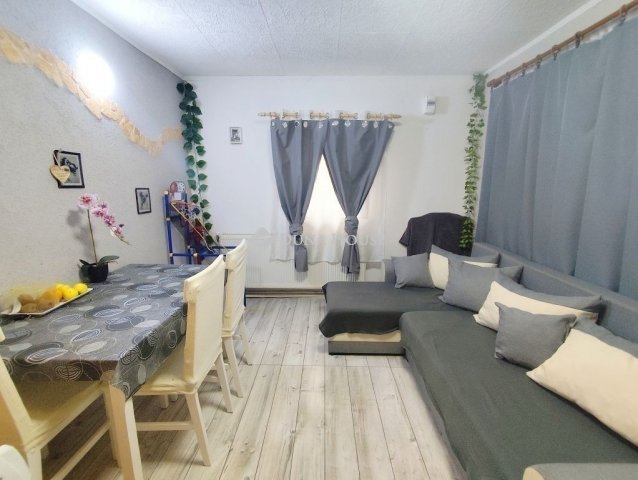 Eladó családi ház, Vecsésen 30 M Ft, 3 szobás